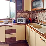 Tecla Villa *